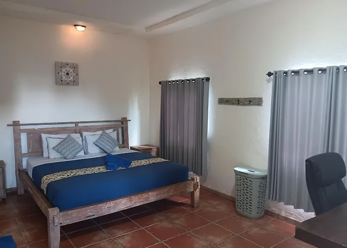 Mango 5 Hotel *